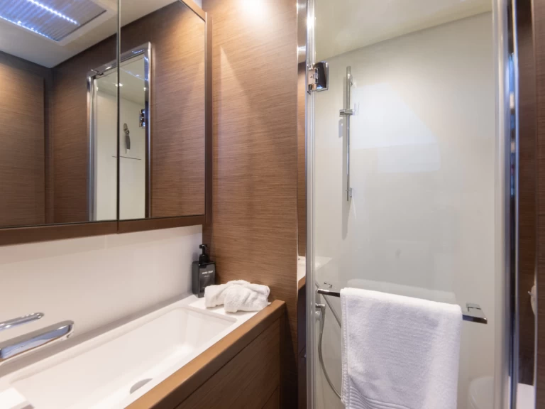 Uthyrning Katamaran  Lagoon med en båtlicens 