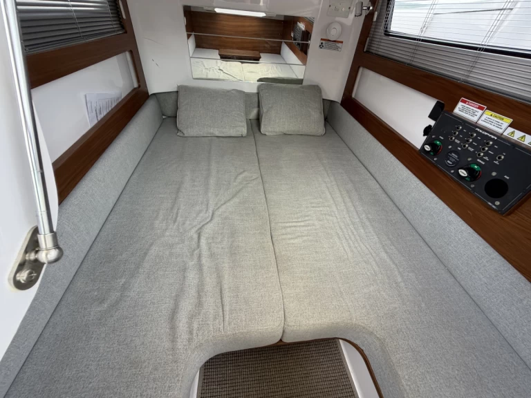 Hyra Motorbåt  med eller utan skeppare Axopar La Madrague 