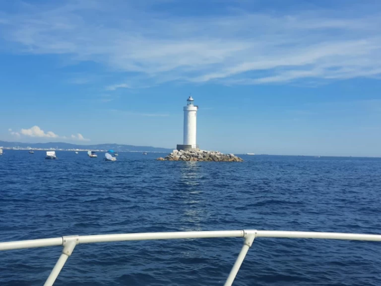 Uthyrning Motorbåt  Piantoni med en båtlicens 