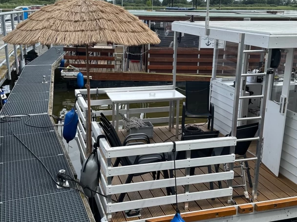 Yacht charter Radewege billig 840