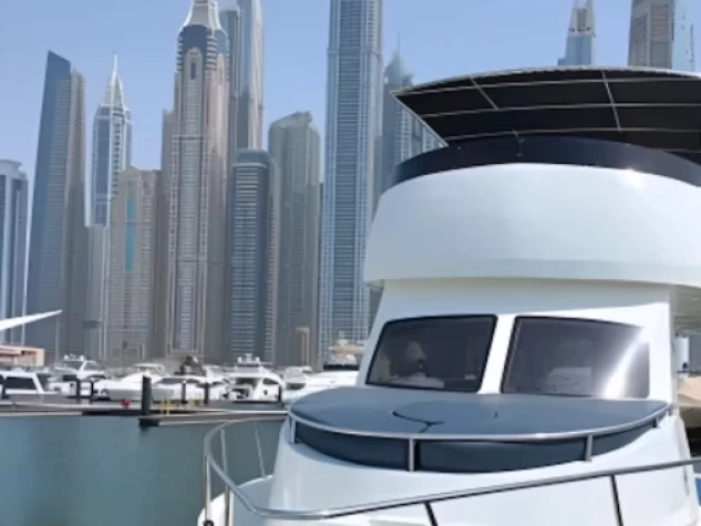 Riviera 42  charter bareboat eller skeppad i Dubai Marina
