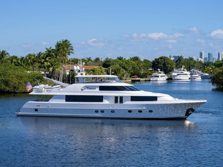 Westport DETERMINATION charter bareboat eller skeppad i Fort Lauderdale