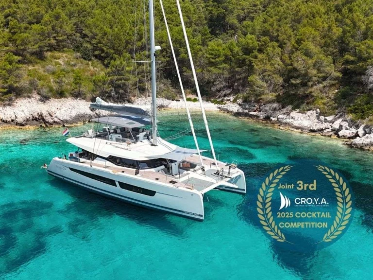 Fountaine Pajot Solomar  charter bareboat eller skeppad i Trogir 