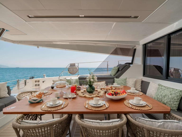 Yacht charter Salerno billig CORE