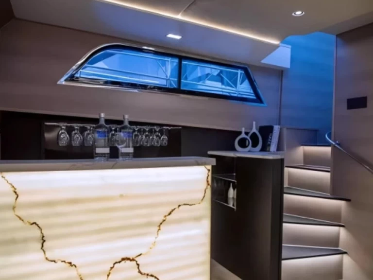 Uthyrning Dubai Marina - Hatteras 64 av Samboat 