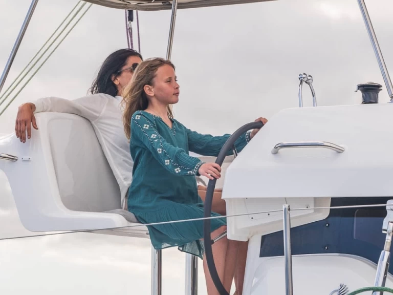 Lagoon Lagoon 38 charter bareboat eller skeppad i Kaštela