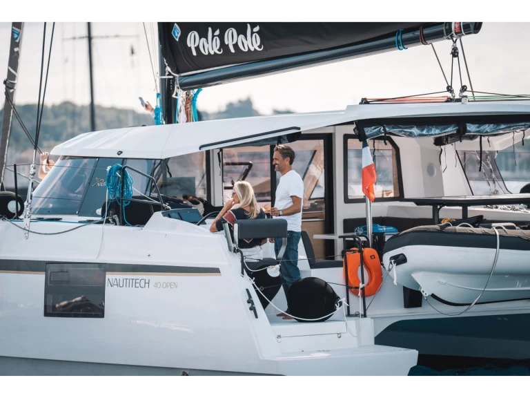 Nautitech Nautitech 40 Open  charter bareboat eller skeppad i Cogolin