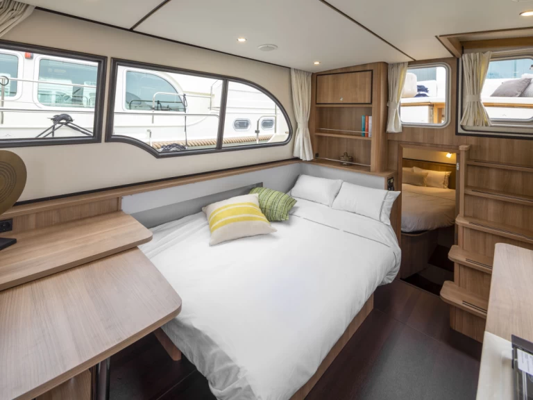 Hyra Motorbåt  med eller utan skeppare Linssen Le Landeron 