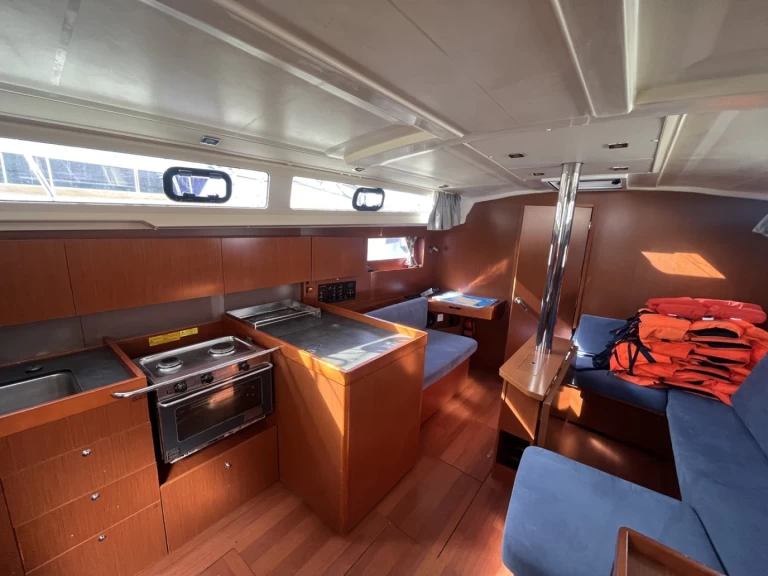 Uthyrning Segelbåt  Bénéteau med en båtlicens 