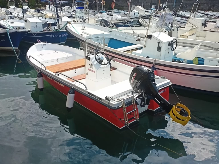 Zarobe 440 charter bareboat eller skeppad i Bermeo