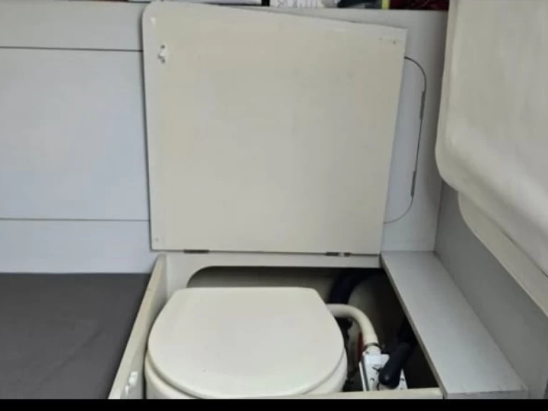 Bénéteau Flyer 6 Grand Prix charter bareboat eller skeppad i Port de Cannes Marina