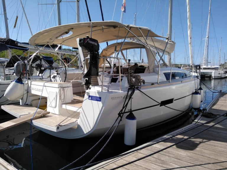 Dufour Dufour 412 Grand Large charter bareboat eller skeppad i Pula 