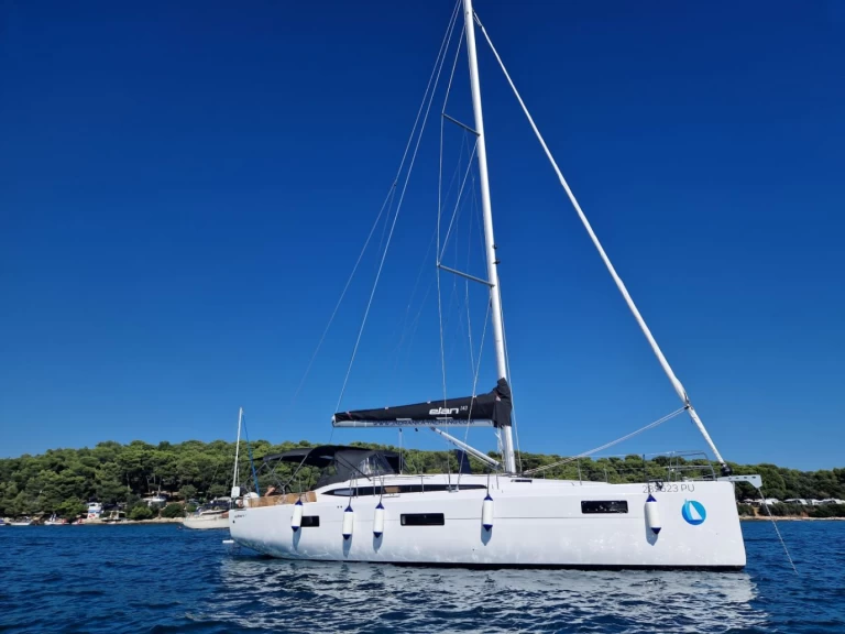 Elan Impression 45 charter bareboat eller skeppad i Pula 