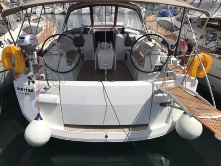 Jeanneau Sun Odyssey 519 charter bareboat eller skeppad i Rhodes (City)