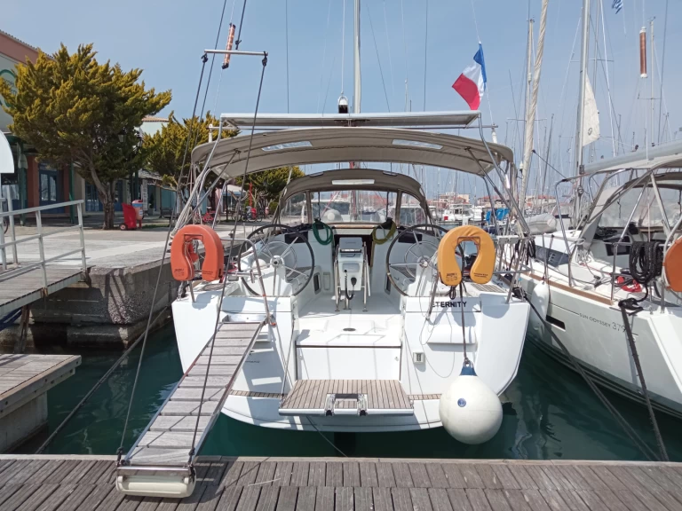 Jeanneau Sun Odyssey 409 charter bareboat eller skeppad i Lefkáda