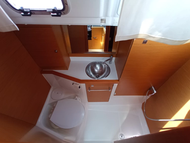 Hyra Segelbåt  med eller utan skeppare Jeanneau Lefkáda 