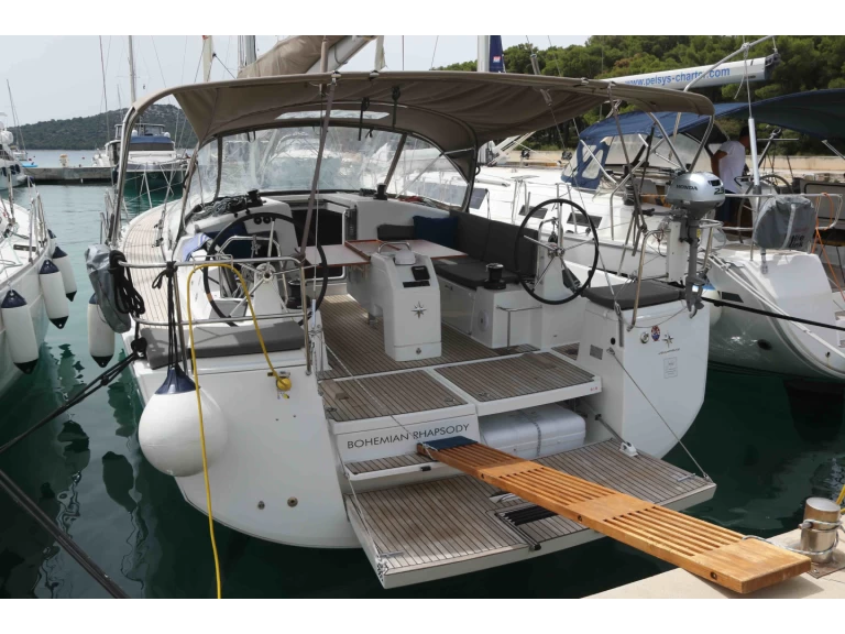 Jeanneau Sun Odyssey 440 charter bareboat eller skeppad i Sukošan