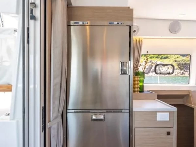 Lagoon Lagoon 43 charter bareboat eller skeppad i Trapani