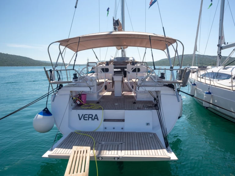 Uthyrning Segelbåt  Elan med en båtlicens 