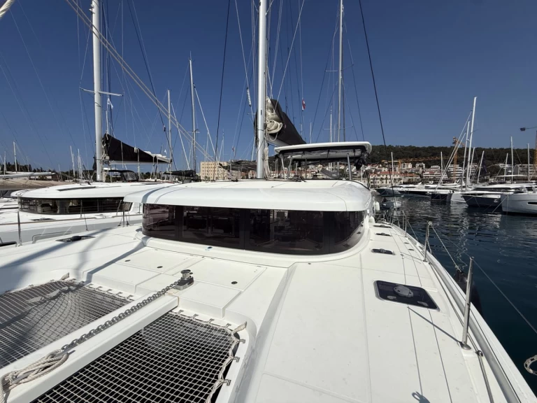 Lagoon Lagoon 42 charter bareboat eller skeppad i Split 