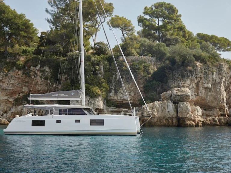 Nautitech Nautitech 46 Open charter bareboat eller skeppad i Split 
