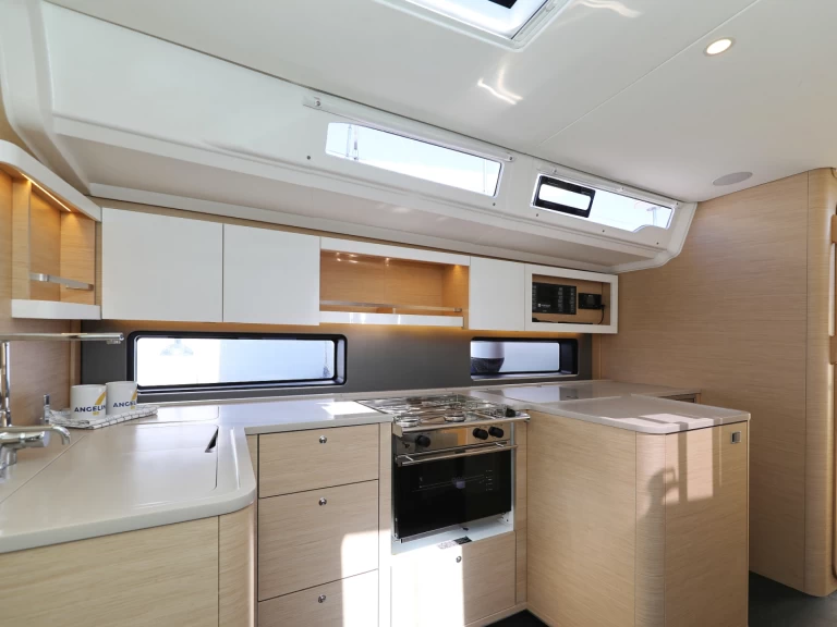 Dufour Dufour 44 charter bareboat eller skeppad i Pula 