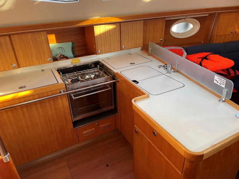 Elan Impression 434 charter bareboat eller skeppad i Pula 