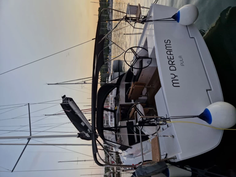 Uthyrning Segelbåt  Elan med en båtlicens 