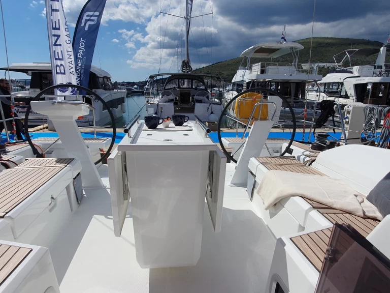 Uthyrning Segelbåt  Bénéteau med en båtlicens 