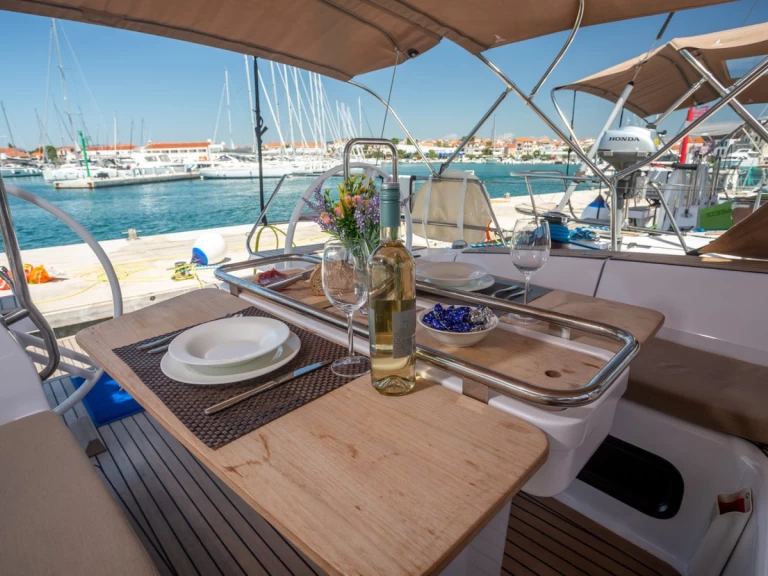 Hyr en Elan Impression 45 Split  