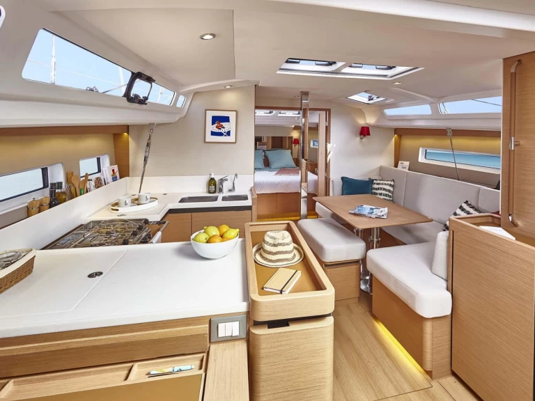 Jeanneau Sun Odyssey 440 charter bareboat eller skeppad i Punat