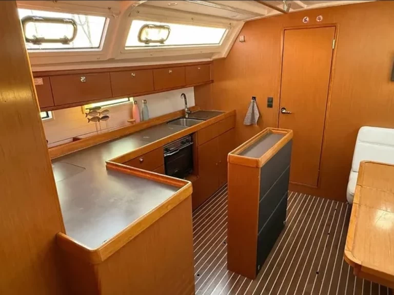 Bavaria Cruiser 46 charter bareboat eller skeppad i Preveza