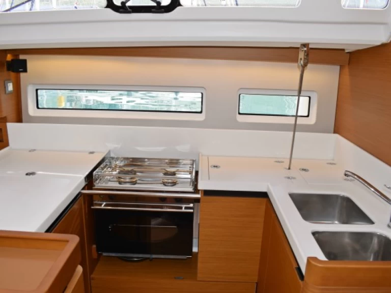 Hyra Segelbåt  med eller utan skeppare Jeanneau Sukošan 