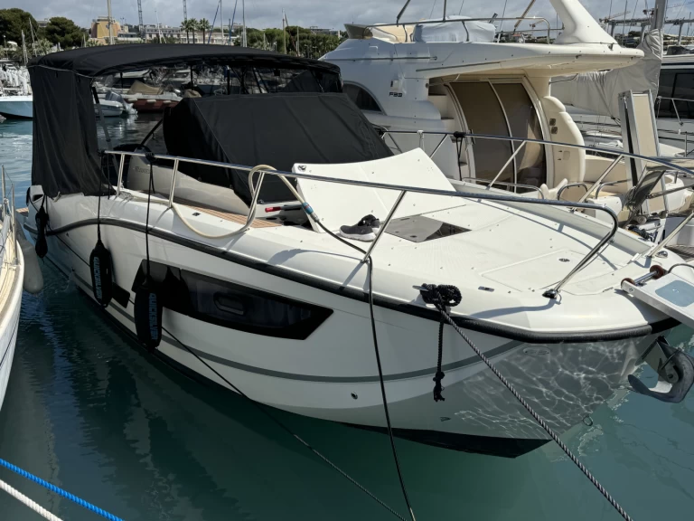 Hyr en Quicksilver Activ 875 Sundeck Saint-Laurent-du-Var 