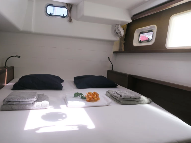 Lagoon Lagoon 450 charter bareboat eller skeppad i Port-Haliguen