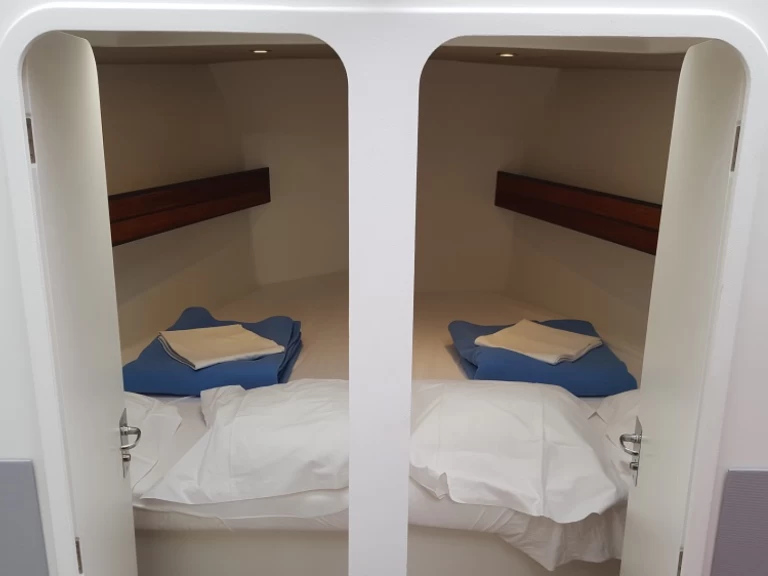 Yacht charter Port-Haliguen billig RM 1270