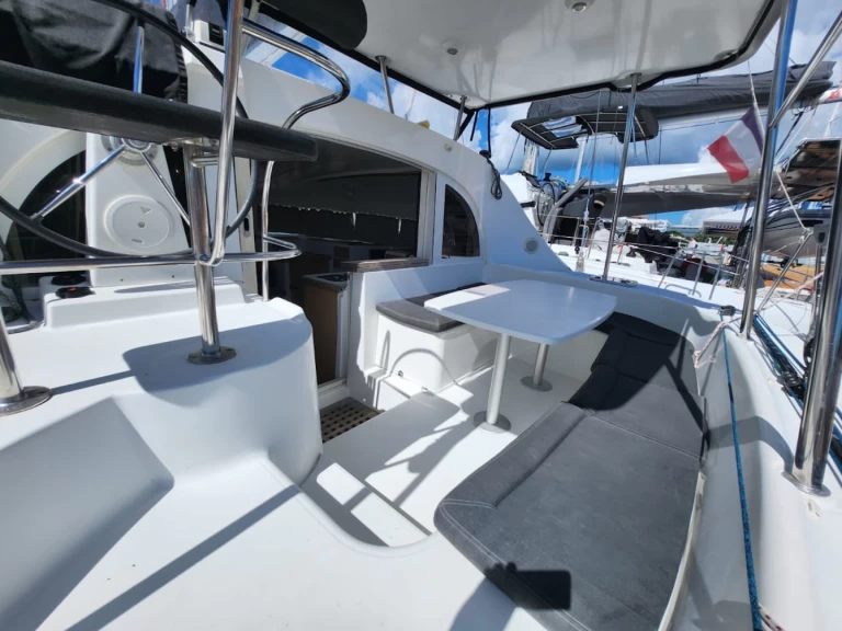 Hyra Katamaran  med eller utan skeppare Bénéteau Bas du Fort 