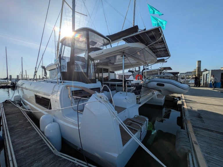 Hyra Katamaran  med eller utan skeppare Lagoon Bas du Fort 