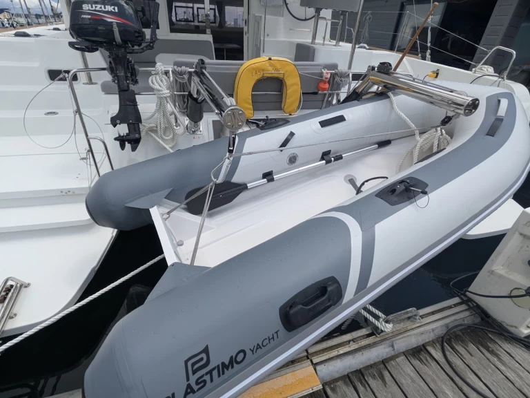 Hyra Katamaran  med eller utan skeppare Lagoon Bas du Fort 