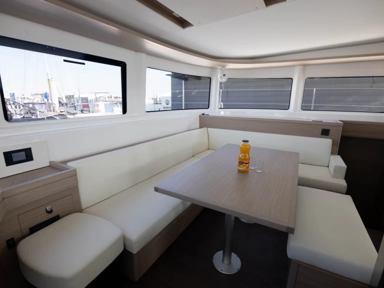 Lagoon Lagoon 46 charter bareboat eller skeppad i Bas du Fort