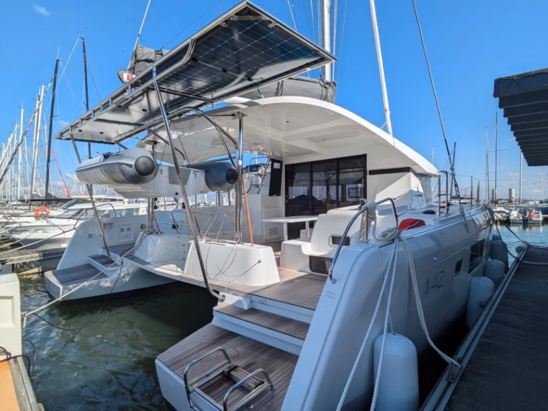 Båtuthyrning Lagoon Lagoon 42 i Bas du Fort på Samboat 