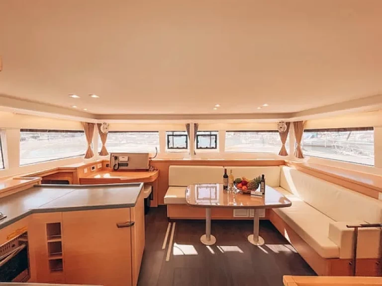 Båtuthyrning Lagoon Lagoon 450 Sport Top i Alimos på Samboat 