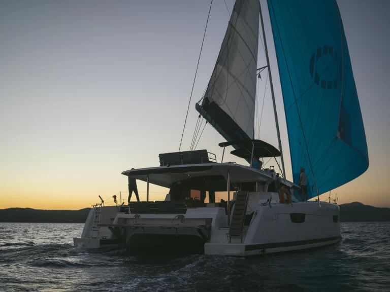 Uthyrning Katamaran  Fountaine Pajot med en båtlicens 