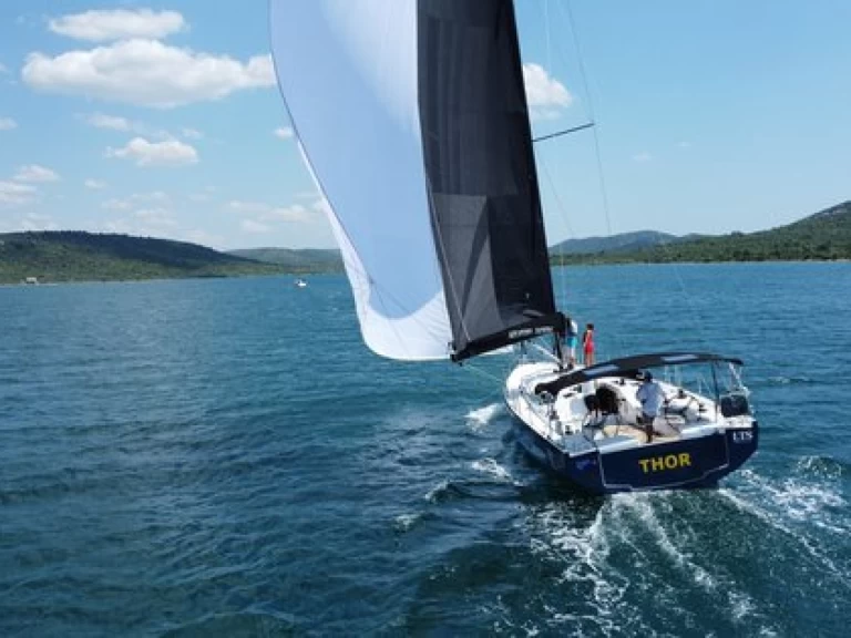 Hyra Segelbåt  med eller utan skeppare Elan Split  