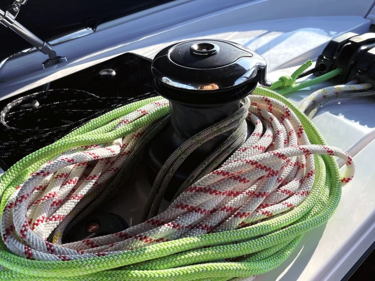 Elan Elan E6 charter bareboat eller skeppad i Split 