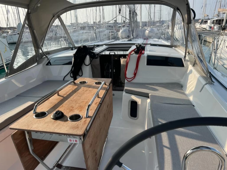 Uthyrning Segelbåt  Bénéteau med en båtlicens 