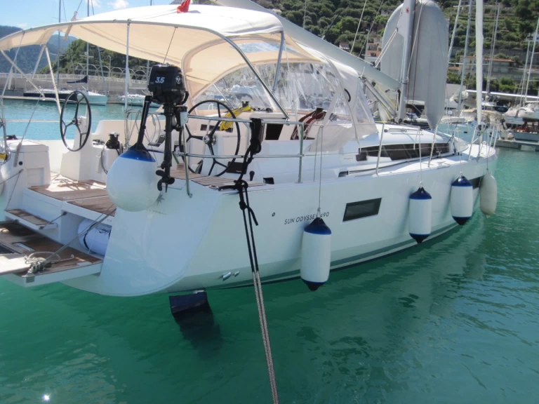Hyr en Jeanneau Sun Odyssey 490 Capo d'Orlando 