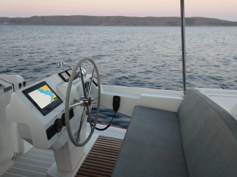 Fountaine Pajot Fountaine Pajot 47 TANNA LUX (GEN,AC,WATERMAKER) charter bareboat eller skeppad i Lefkáda