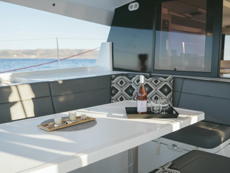 Hyr en Fountaine Pajot Fountaine Pajot 47 SAONA LUX (GEN,AC,WATERMAKER) Lavrio 