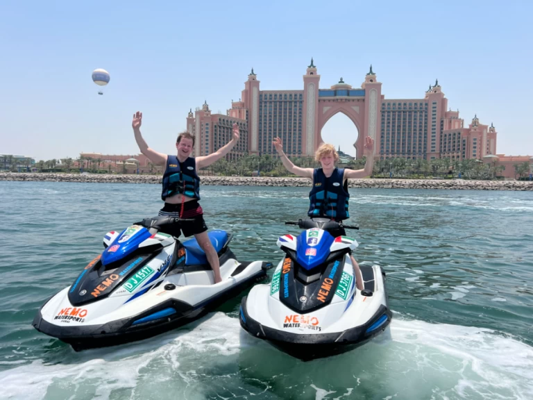 Uthyrning Jet ski Yamaha med en båtlicens 